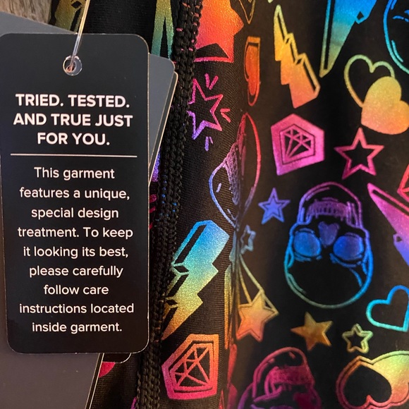 NWT torrid active rainbow skull high rise crop legging, hearts, stars, 1X - Picture 14 of 16